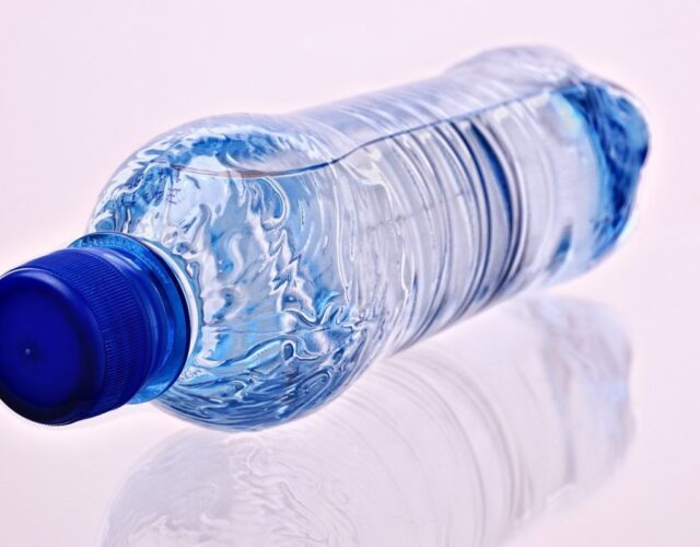 Bouteilles_d_eau_personnalisées_:_avantages_et_modèles_tendance_du_moment